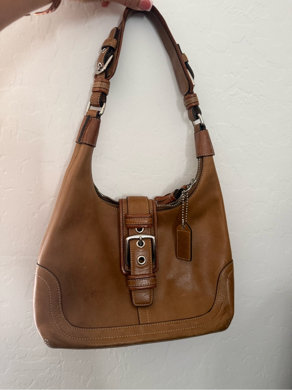 Classic Tan Leather Hobo Bag - Elegant Everyday Carry